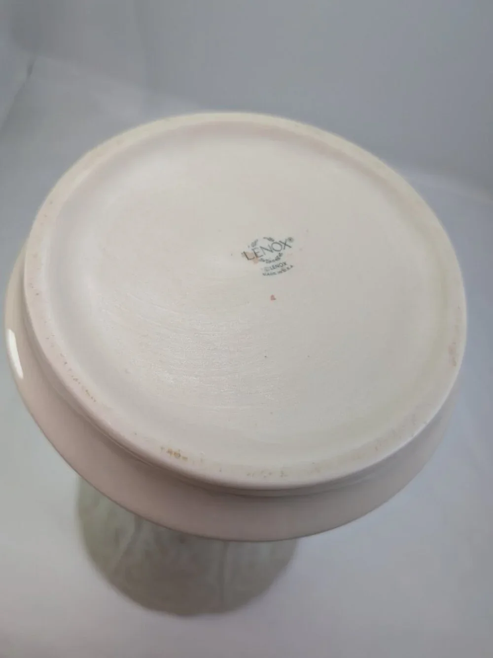 Lenox VTG 11” Ivory Baroque Sculpted Gothic Scalloped Pedestal Statement Vase